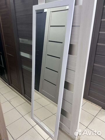 Новое зеркало в рамке