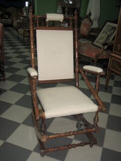 Антикварное кресло-качалка 1900-е годы