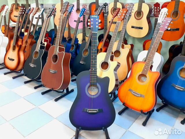 Гитара новая в комплекте с чехлом и стойкой