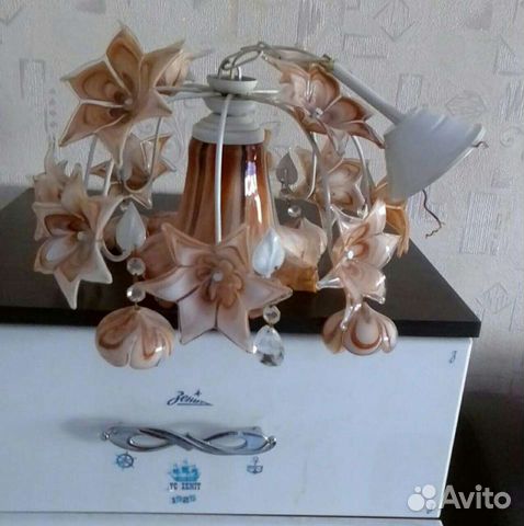Продаю б/у потолочную люстру