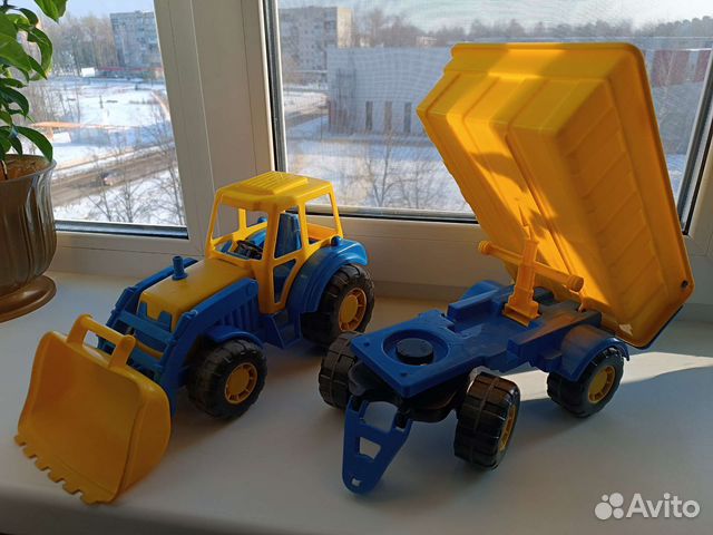 Трактор с прицепом