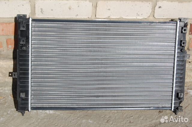 Радиатор охлаждения Audi A4 / A6 / Passat B5 МКПП