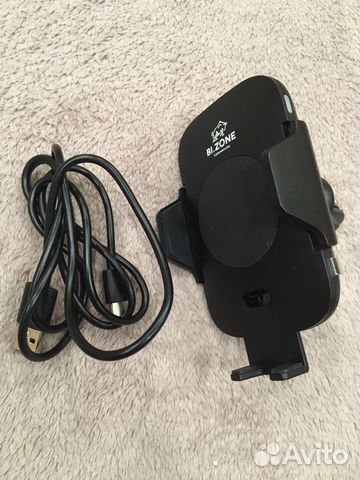 Автомобильное беспроводное зарядное устройство