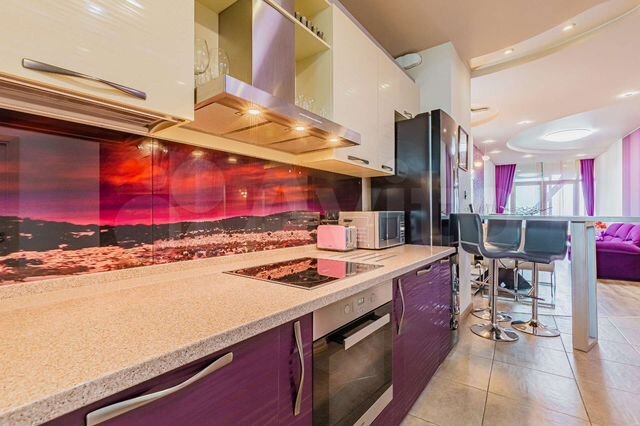 3-к. квартира, 92 м², 8/23 эт.