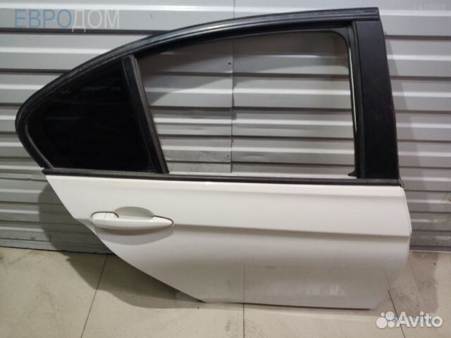 Форточка правая на BMW F30 s1138944