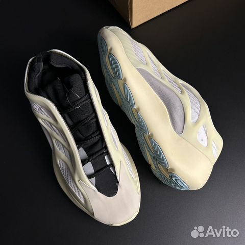 Кроссовки Adidas Yeezy Boost 700