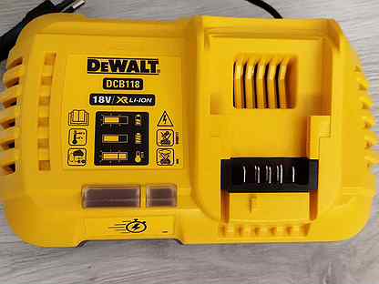 Зарядное устройство Dewalt DCB118