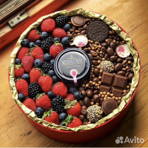 Подарочный набор клубника/орехи/конфеты