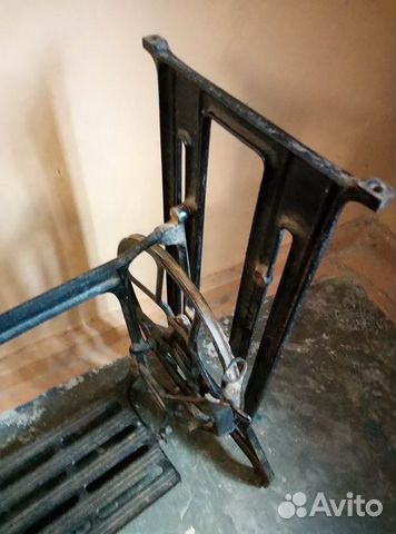 Чугунная станина швейной машинки