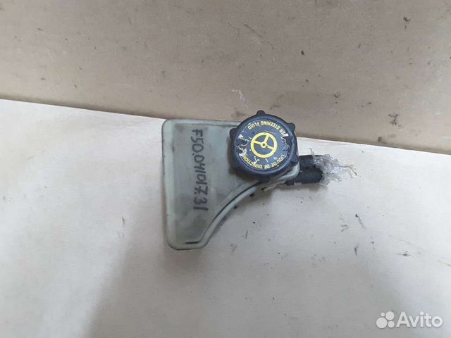 Бачок гидроусилителя на Ford Mondeo I