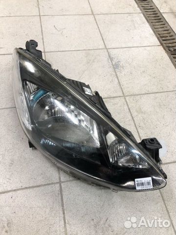 Фара Mazda 2 Demio