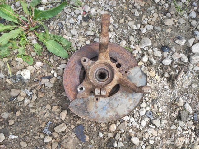 Поворотный кулак передний правый Seat Toledo