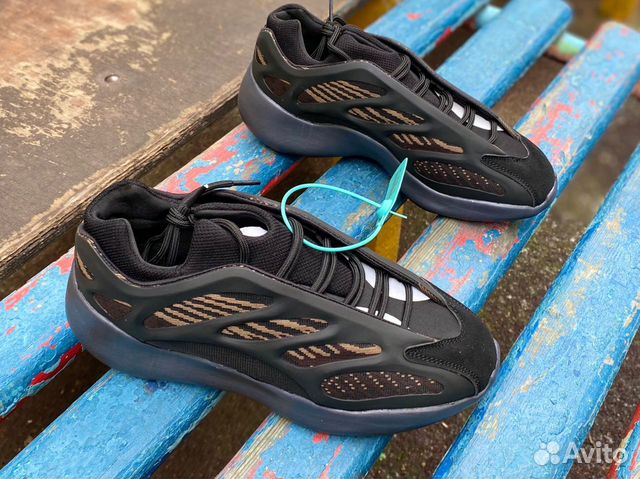 Кроссовки adidas yeezy boost 700 v3