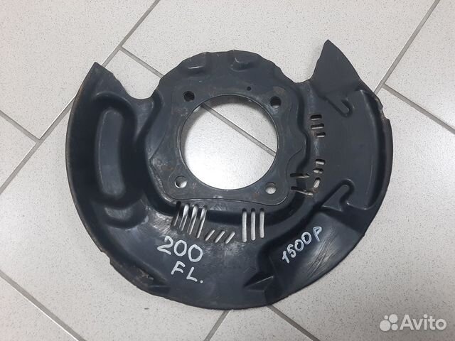 Кожух ступицы передний левы Land Cruiser 200 07-15