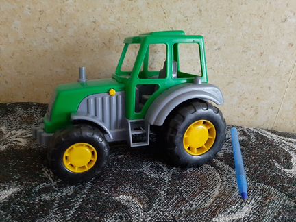 Игрушка трактор