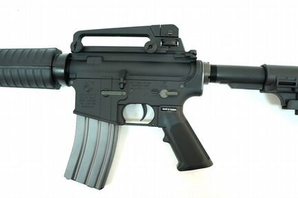 Страйкбольный автомат VFC Colt M4A1 STD Black