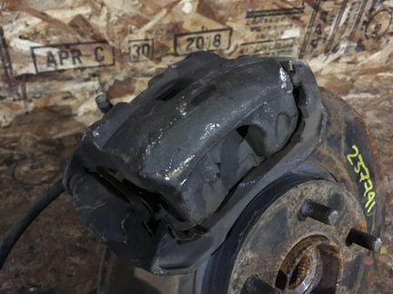 Суппорт передний правый Nissan Teana J31
