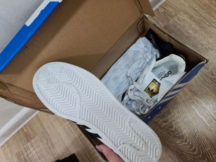 Кроссовки новые Adidas