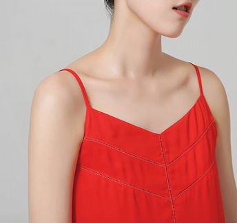 Летний ярко-красный топ