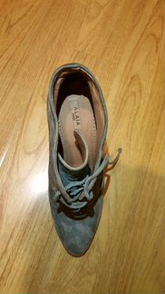 Серые замшевые ботильоны Alaia, оригинал