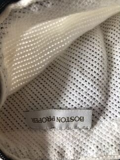 Платье с молниями на плечах