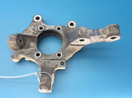 Кулак поворотный передний правый Chrysler Pacifica