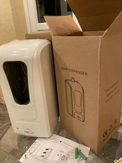 Сенсорный дозатор для антисептика