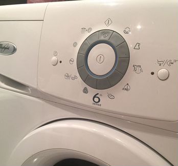 Стиральная машина whirlpool в рабочем состоянии