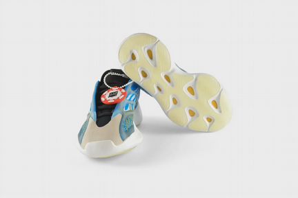 Adidas Yeezy 700 V3 Arzareth, 6,5 US