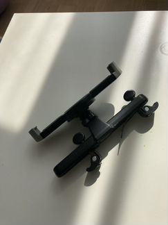 Универсальный держатель планшета в авто