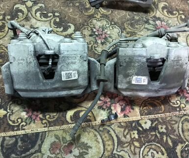 Передние тормозные суппорта Audi под 345 диск