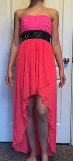 Яркое коктейльное платье