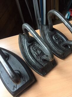 Утюг старинный, чугунный