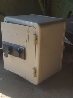 Продаю сейф
