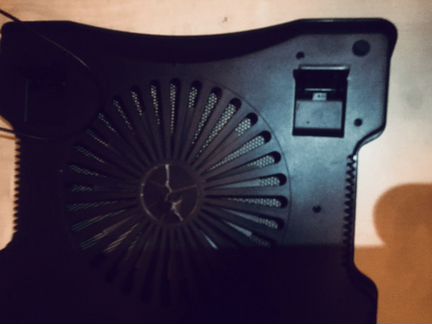 Подставка с охлаждением