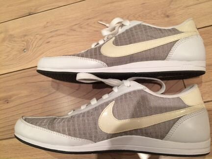 Кроссовки nike оригинал us 7.5 р-р 38