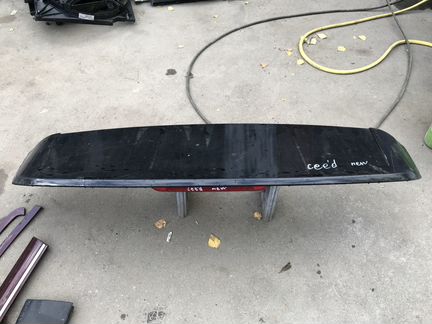 Спойлер двери багажника на Kia ceed 2