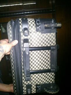 Чемодан дорожный