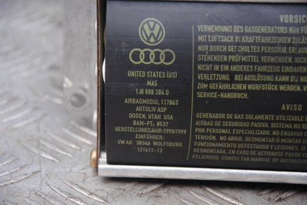Airbag пассажира Ауди А3 Подушка Aэрбаг VW Golf 4