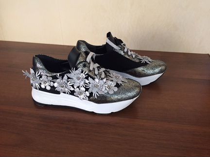 Кроссовки