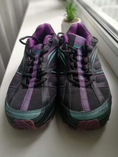 Кроссовки женские