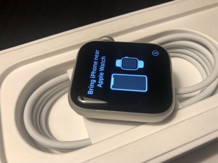 Часы Apple watch 4 40 mm почти новые
