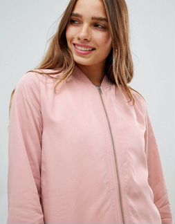 Розовый бомбер Monki