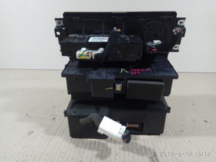 Панель центральная Kia Sorento 2002- 2006