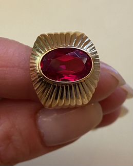 Золотое советское кольцо 583 с корундом рубина