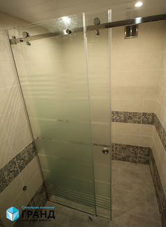 Душевая перегородка из стекла раздвижная