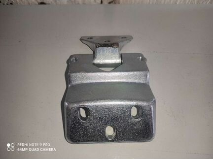 Петля крышки багажника Mercedes Vito W638