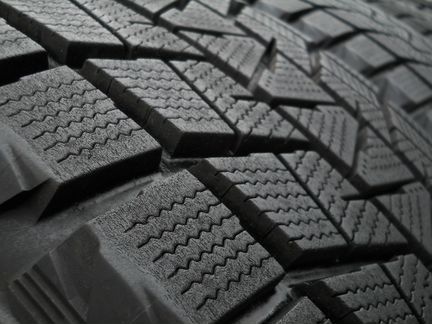 Bridgestone Blizzak DM-V1 215/65R16 4шт отл сост