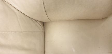 Кожаный диван