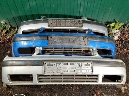 Передний бампер golf 4 светло синий гольф4